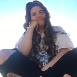 Meet your Posher, Olivia